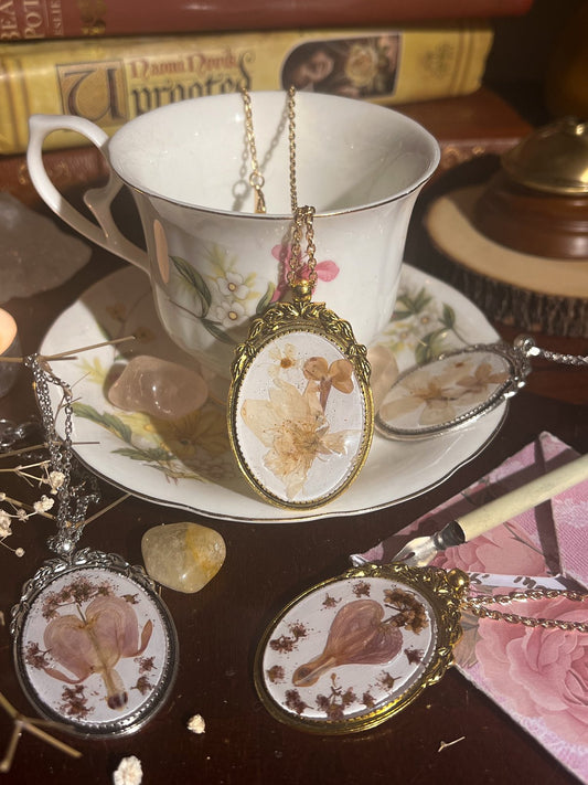 The Bleeding Lovers Necklace